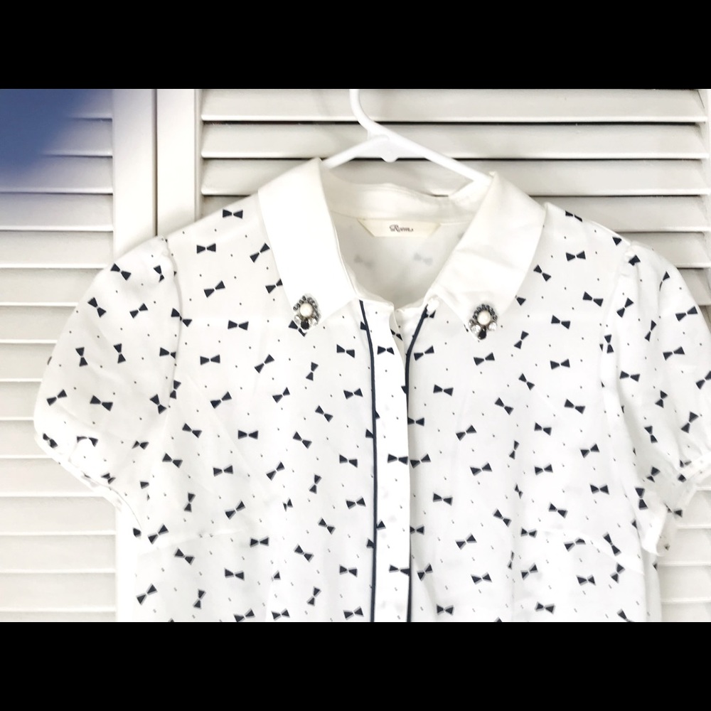 Roem Bow print jewel collar hidden button shortsleeves blouse Sz xs - Picture 2 of 8